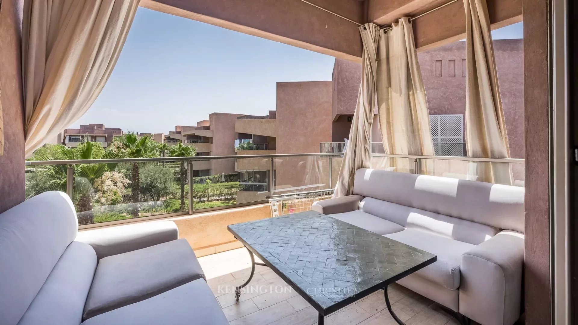 Villa de luxe à vendre à Rabat Souissi, 800m², piscine et jardin. Villa de luxe à vendre à Rabat Souissi, 800m², piscine et jardin.